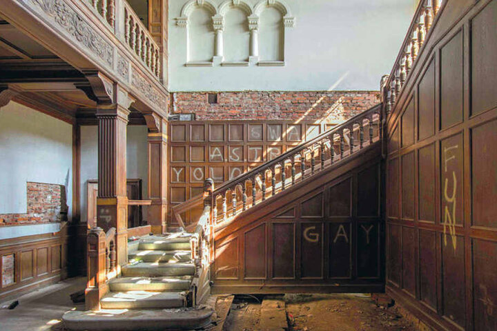 Die Villa Kolbe in Radebeul steht schon seit Mitte der 1990er Jahre leer. In dem im Stil der Neorenaissance errichteten Gebäude residierte einst der Generaldirektor der Salicylsäurefabrik Dr. Friedrich von Heyden.