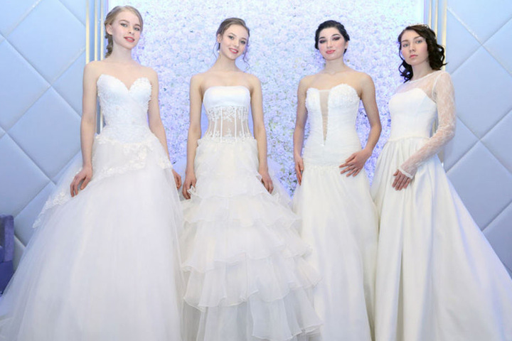 Die neusten Trends in Sachen Hochzeitskleid gibt es in Detmold zu sehen.