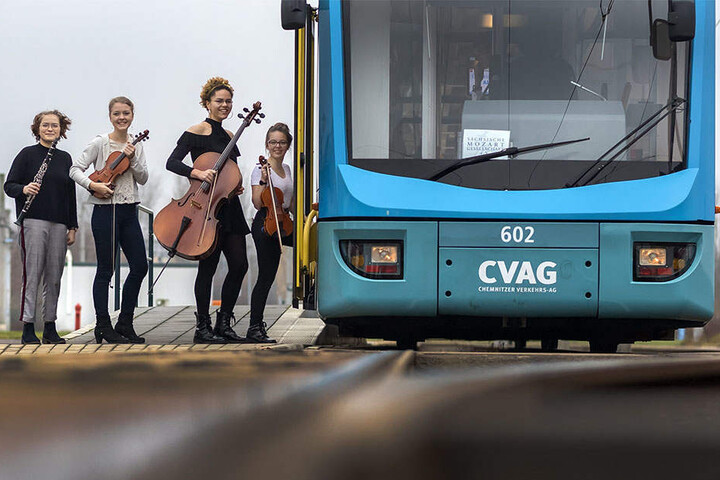 Probe eines Teil der Mozartkinder der Sächsischen Mozartgesellschaft bei der CVAG. Sie werden zur Eröffnung des Mozartfestes in Vierergruppen in Straßenbahnen musizieren. Mit dabei: Mila Schwarz (15), Clementine Klotz (16), Marie Maposse (16) und Sophie W