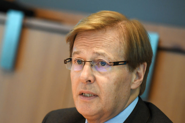 Justizminister Peter Biesenbach hätte dem Top-Manager in dieser schweren Zeit gerne einen Lappen und Putzmittel gegeben - wenn er sich schon damals beschwert hätte!