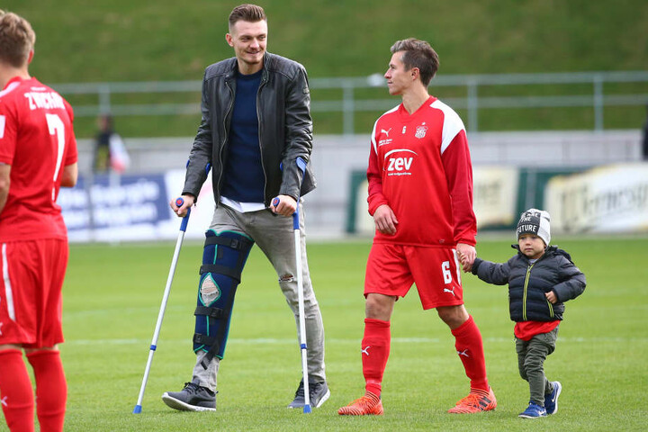Alexander Sorge kam trotz Verletzung ins Stadion, um seiner Mannschaft die Daumen zu drücken.