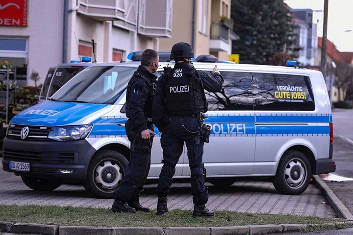 Mit einem Großaufgebot waren die Polizisten vor Ort.