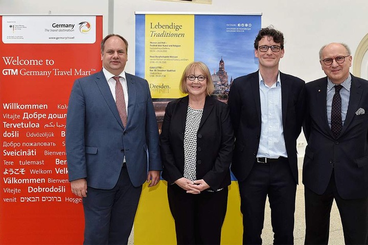 Freuen sich auf den GTM: OB Dirk Hilbert (FDP, v.l.), Veranstalterin Beate Kilian, Dresdens Marketing-Chef Kai Schulz und Sachsens Marketing-Chef Hans-Jürgen Goller.