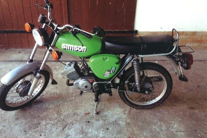 Vergleichsmodell: Mit solch einer Simson S51 fuhr der Täter zur Tankstelle und wieder weg.