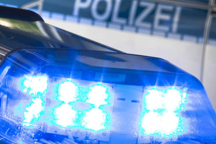 Eine Anwohnerin hatte die Polizei alarmiert. (Symbolbild)