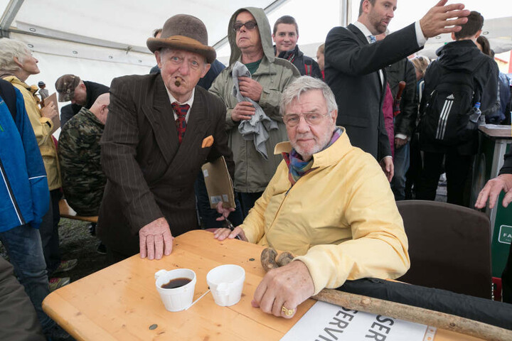 Falscher Egon, echter Benny! Hobby-Schauspieler Friedrich-Karl Steinbach (81) traf in Dänemark seinen "Kollegen" Morten Grunwald (82), in 14 Filmen Mitglied der Olsenbande.