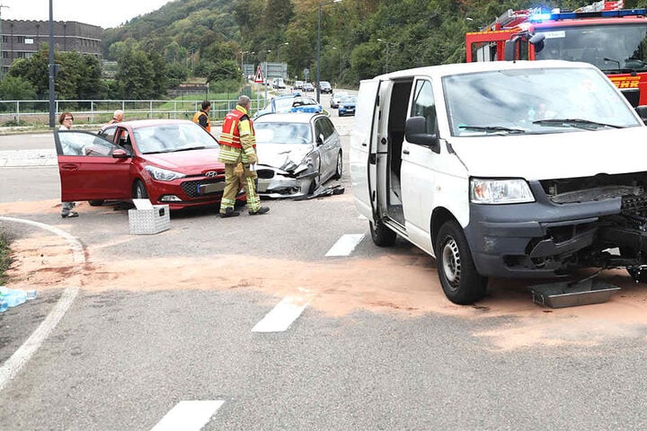 Eine Person wurde bei dem Crash verletzt.