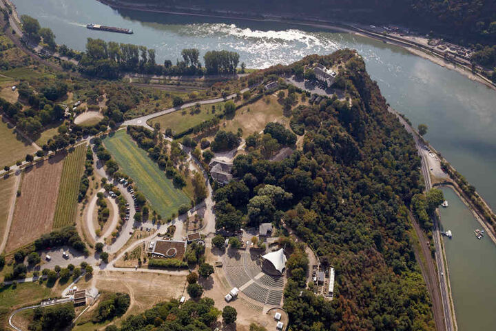 Die Loreley ist eine beliebte Touristen-Attraktion mit malerischem Ausblick.
