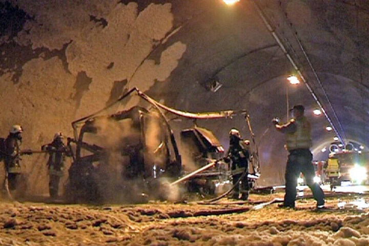 Zu Pfingsten 2013 sorgte ein Lasterbrand für monatelange Sperrung des Tunnels "Königshainer Berge".