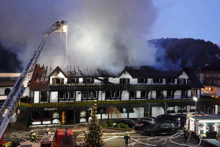 Einsatzkräfte am Sonntag in Baiersbronn.