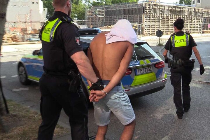 Den anderen mutmaßlichen Täter fassten sie in einem Hotel auf St. Pauli.