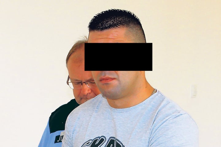 Jaroslaw C. (26) kam noch in Handschellen, konnte das Gericht aber als freier
Mann verlassen.