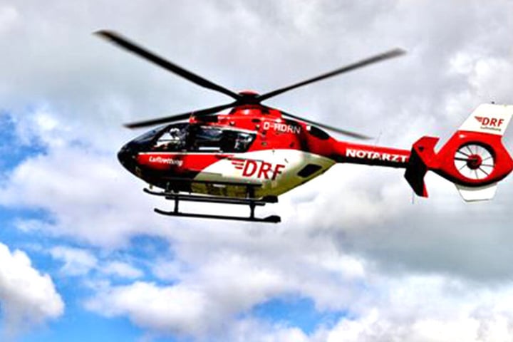 Mit dem Rettungshubschrauber Christoph 62 kam der Mann ins Krankenhaus.