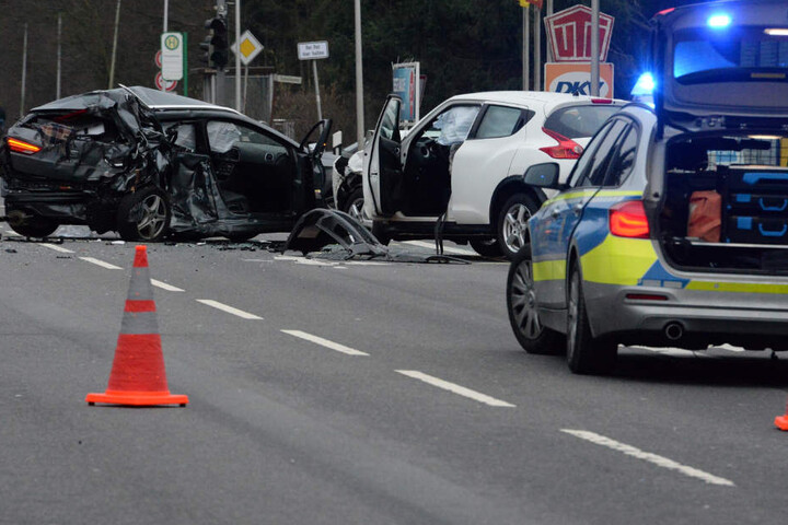 Der Nissan Juke krachte in den Seat Leon.
