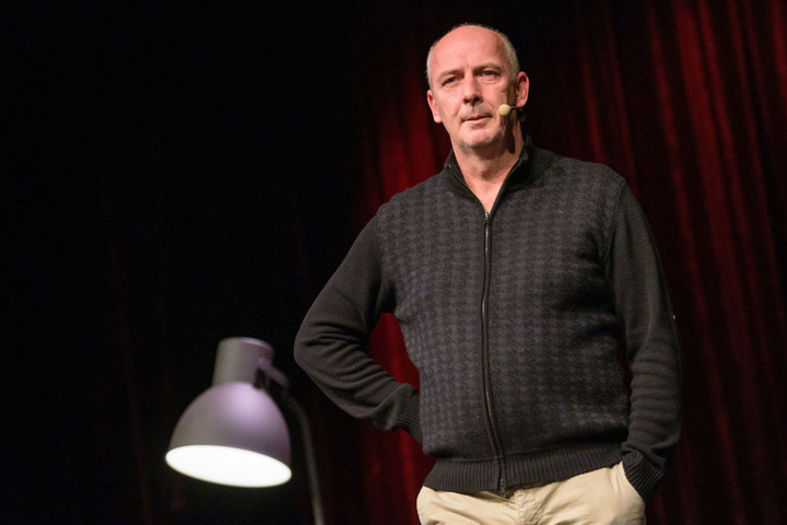 Derzeit tourt Basler mit seinem Bühnenprogramm "Basler ballert" durch die Republik.