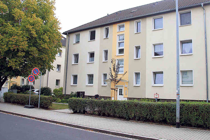 In diesem Coswiger Wohnblock geschah die gruslige Attacke.