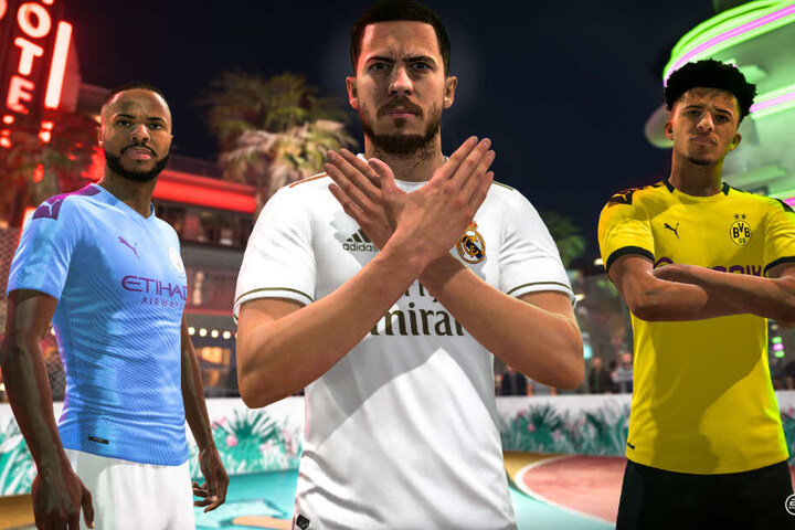 Manchester Citys Raheem Sterling (links im Bild) und Dortmunds Jadon Sancho (rechts im Bild) stehen zusammen mit "FIFA 20"-Cover-Star Eden Hazard von Real Madrid auf einem VOLTA-Streetplatz.