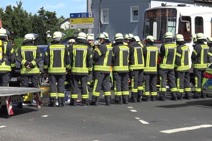 Die Kameraden der Feuerwehr bildeten einen Sichtschutz.