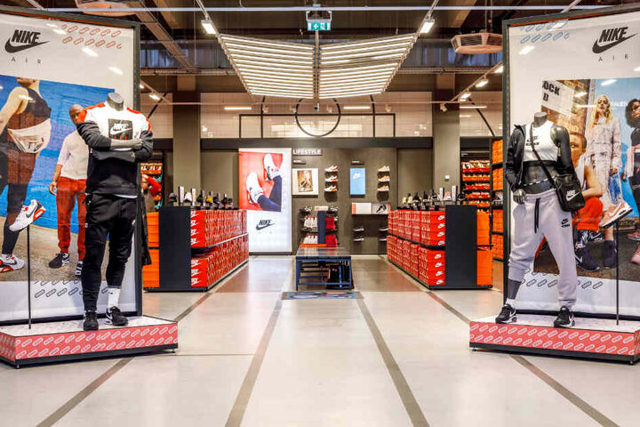 Im NIKE Factory Outlet werden Sport- und Sneakerfreunde mit Sicherheit fündig.