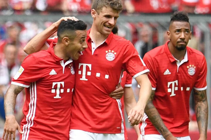 Auch ein Abgang von Thiago (l.) schloss Karl-Heinz Rummenigge nicht komplett aus.