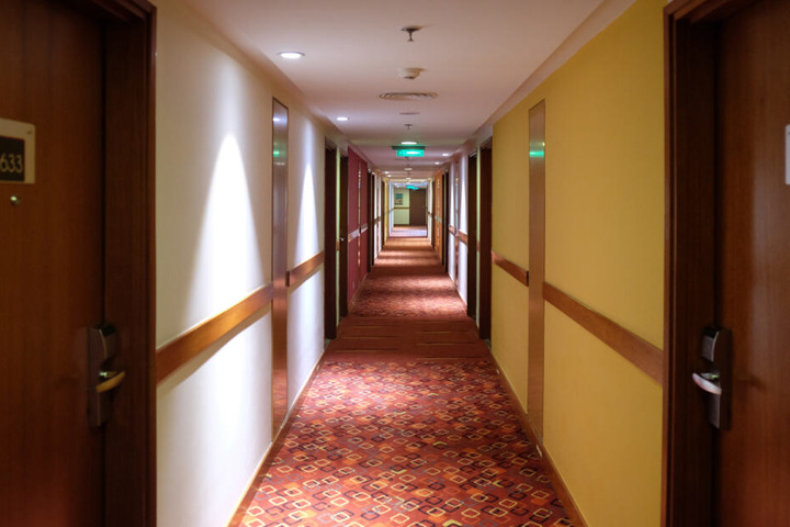 In einem Stuttgarter Hotel soll die Tat geschehen sein. (Symbolbild)