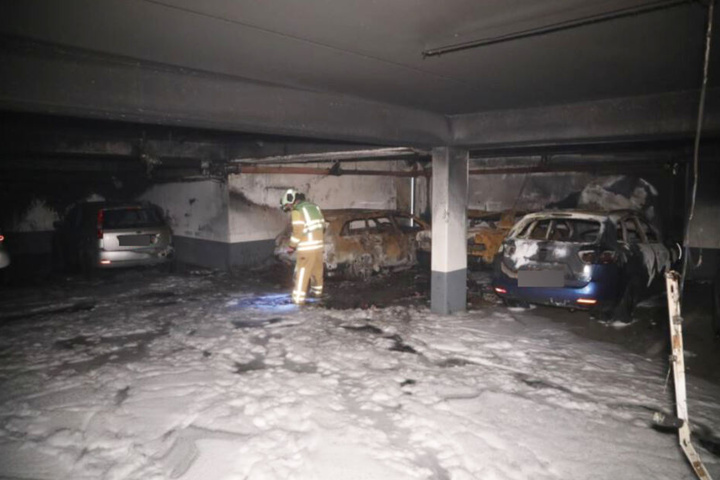 Erste Fotos aus der Tiefgarage in der Kötzschenbroder Straße.