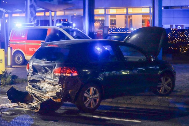 Beim Ausparken übersah die Autofahrerin das Taxi.