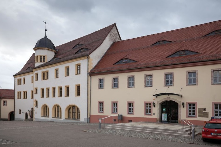 Das zum Rathaus umfunktionierte Rittergut von Limbach-Oberfrohna ist zu klein geworden.