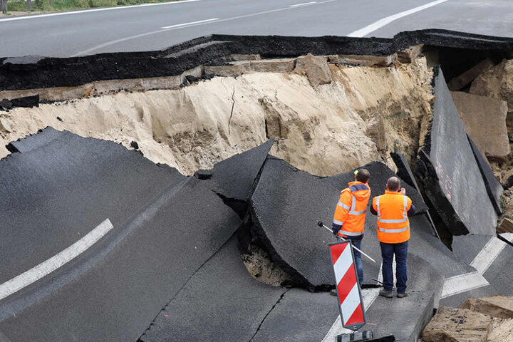 Schuld an der Absenkung der Autobahn soll Baupfusch sein.