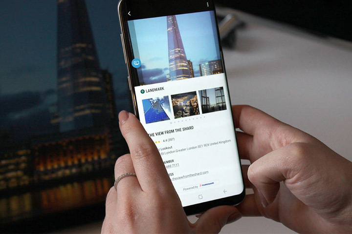 Außerdem gibt es eine App, die Landschaften und Orte per Scan (auch von Fotos) erkennt und Informationen dazu liefert.