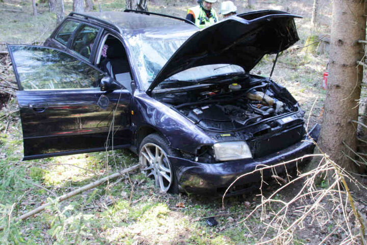 Eine 21 Jahre alte Audi-Fahrer hatte bei einem Unfall im Landkreis Amberg-Sulzbach großes Glück.