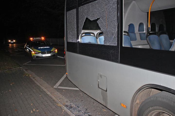 Auch am Montagabend (24. September) gegen 22 Uhr wurden zwei Busse beschädigt.