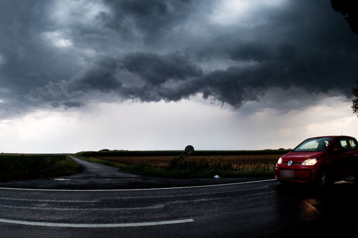 Die kurzzeitigen, aber heftigen Gewitter richteten in Mitteldeutschland keine größeren Schäden an.