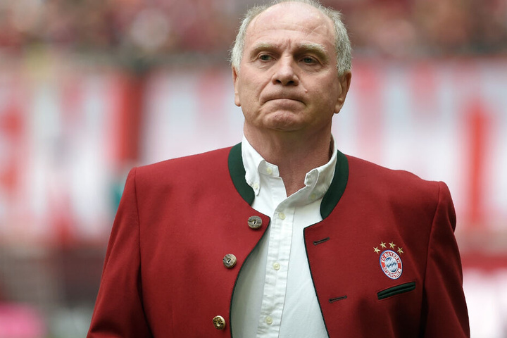 Uli Hoeneß wird beim FC Bayern München in das zweite Glied rücken.