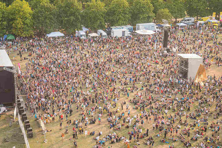 Am Nachmittag füllte sich die Cockerwiese zu Reden und Musik.