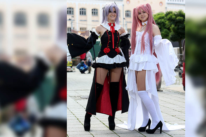 Na, wenn die sich mal nicht abgesprochen haben... Sophie und Lisa-Marie (beide 17) gehörten zu den auffälligeren Stadtfestgästen.
