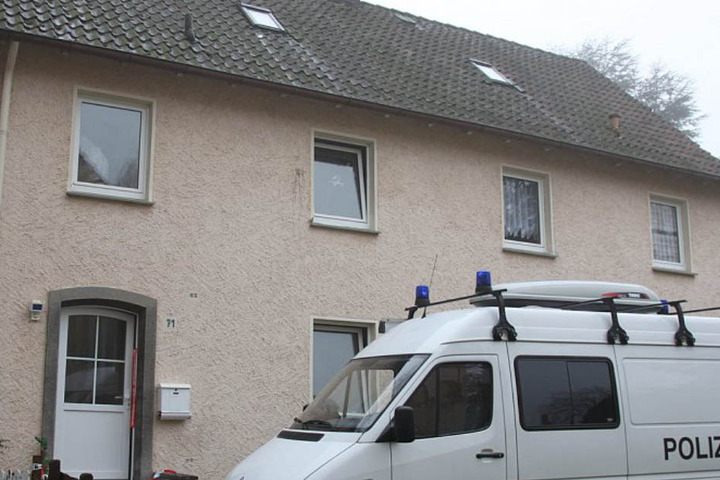 Die Ermittlungen der Mordkommission an der Albert-Rusch-Straße laufen.