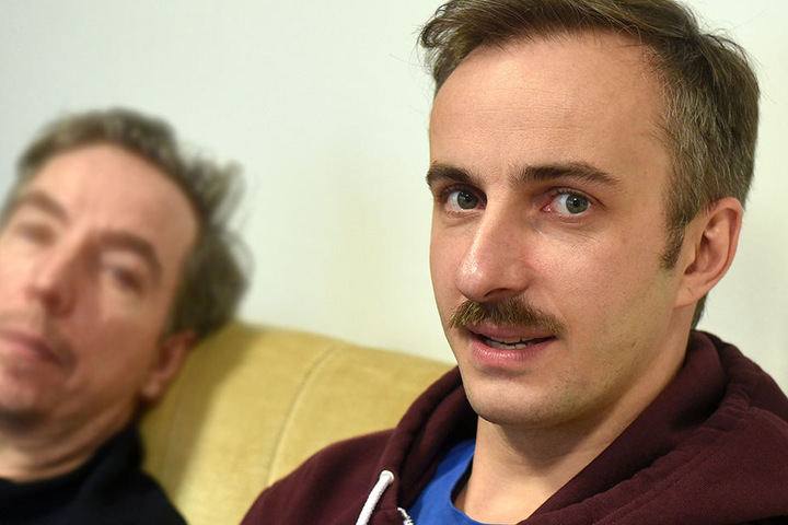 Die Künstler Olli Schulz (l) und Jan Böhmermann.