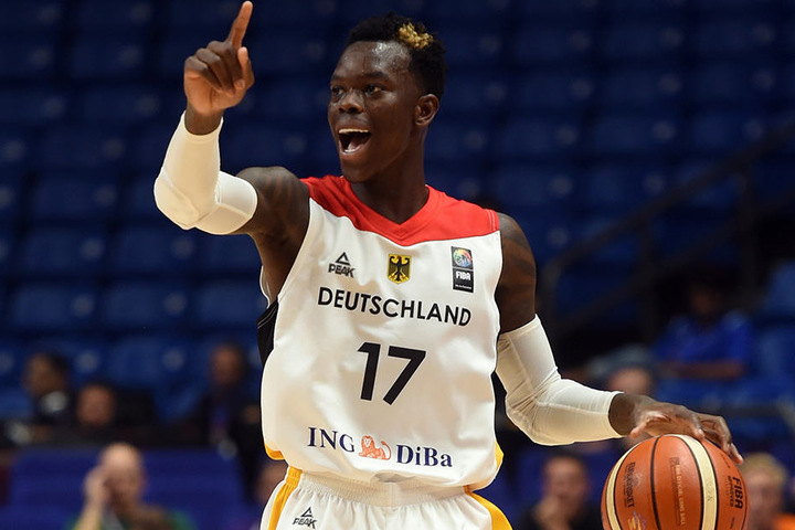 Point Guard Dennis Schröder im Deutschland-Trikot des DBB.