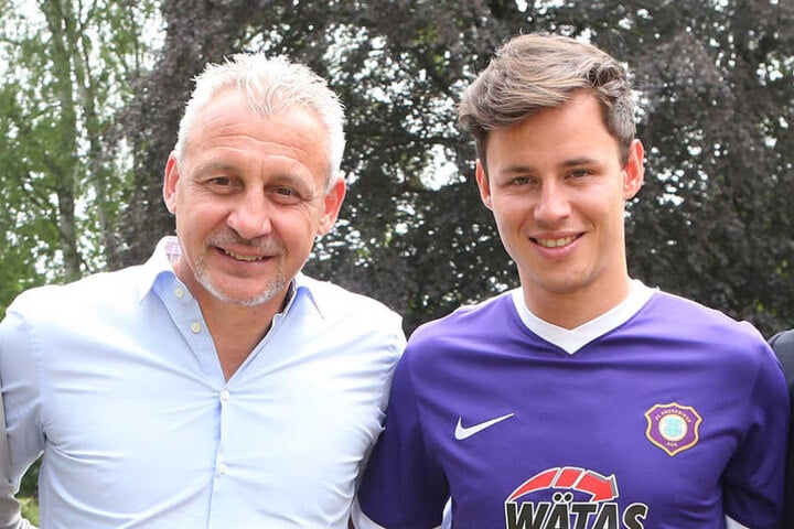 Der Coach Pavel Dotchev mit Clemens Fandrich (re.).
