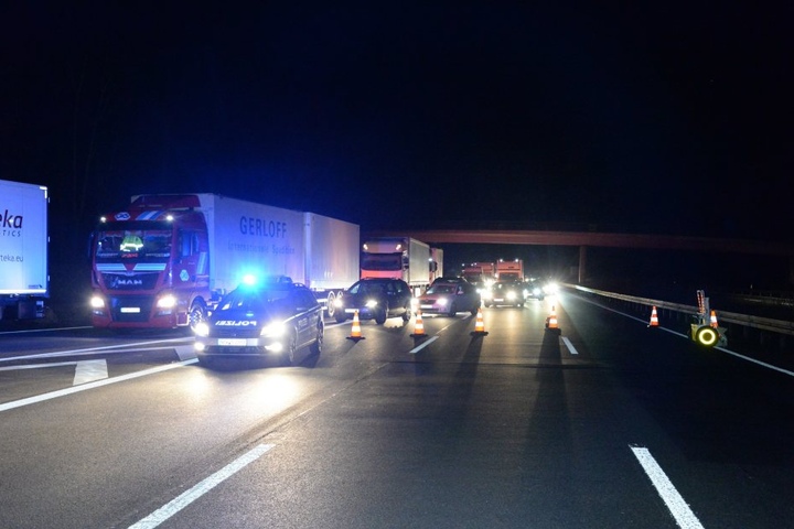 Der Verkehr auf der Autobahn musste umgeleitet werden.