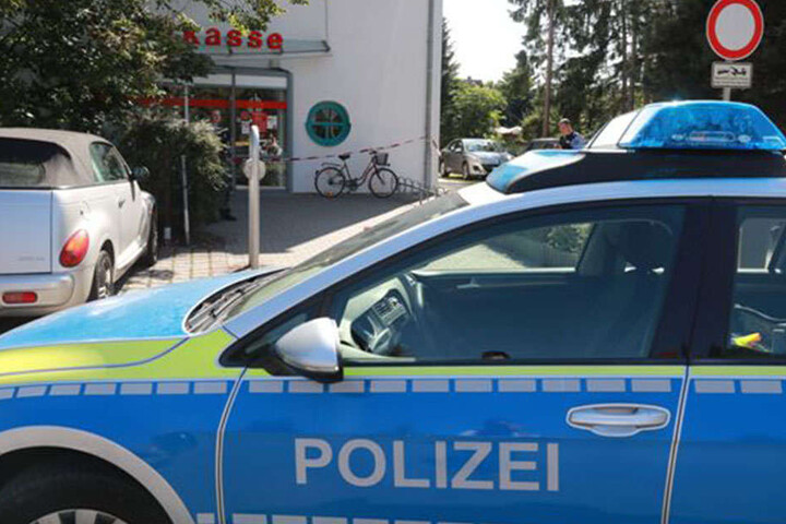 Der Täter flüchtete zu Fuß mit der Beute vom Tatort.