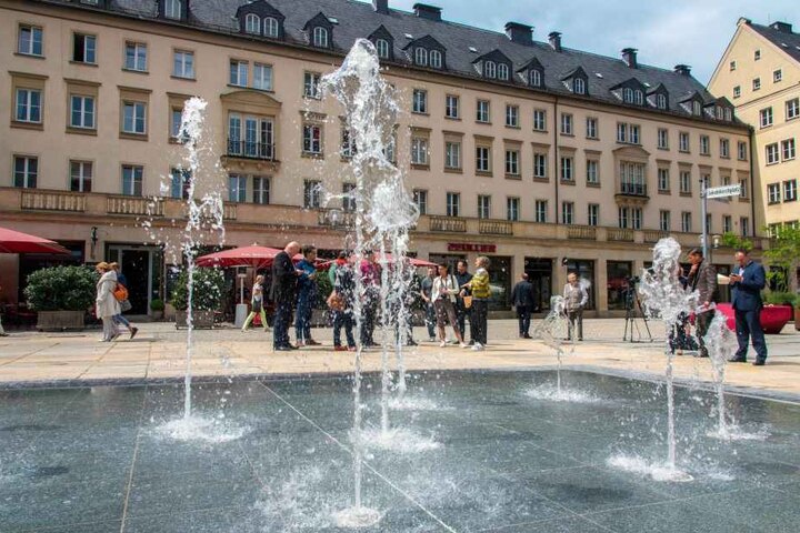 Auf dem Jakobikirchplatz sprudelt seit gestern dieser Brunnen. Es soll der City mehr Flair verleihen.