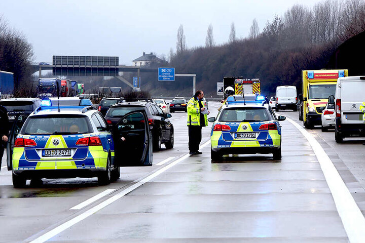 Die Polizei leitete den Verkehr an der Unfallstelle vorbei?