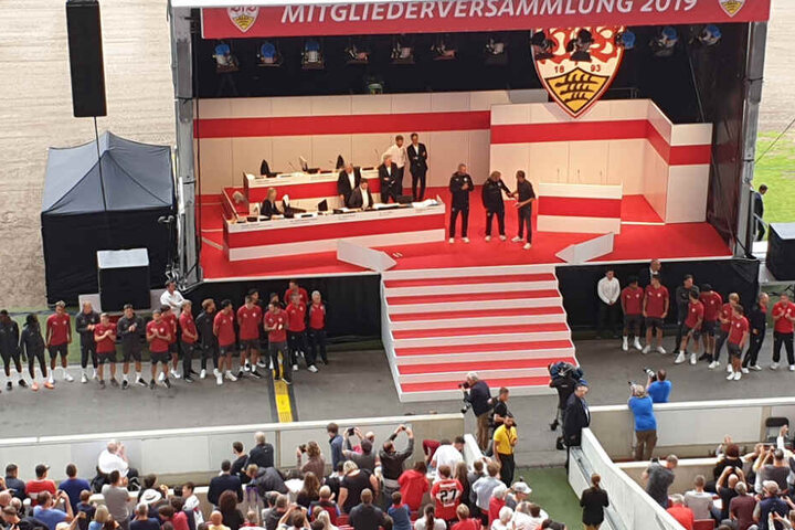 Die Mannschaft ist bei der Mitgliederversammlung am Sonntag eingetroffen.