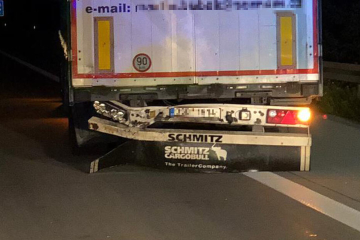 Auf diesen Sattelschlepper war das Auto aufgefahren.