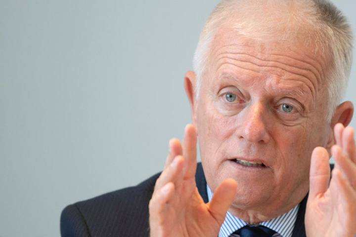 Fritz Kuhn spricht auf einer Pressekonferenz im Oktober 2018.
