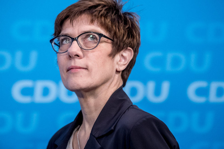 Annegret Kramp-Karrenbauer betonte, dass die SPD mit dem Wechsel einverstanden sei.
