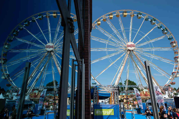 Auch ein Riesenrad ist vor Ort.