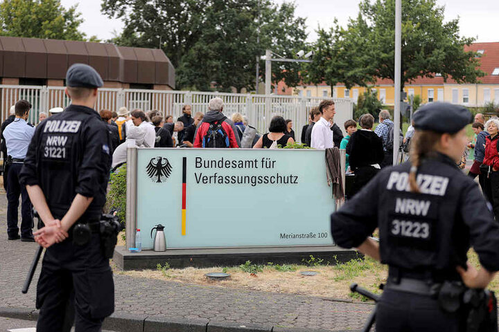 Die Polizei rückte schnell an, löste letztlich die Blockade auf.